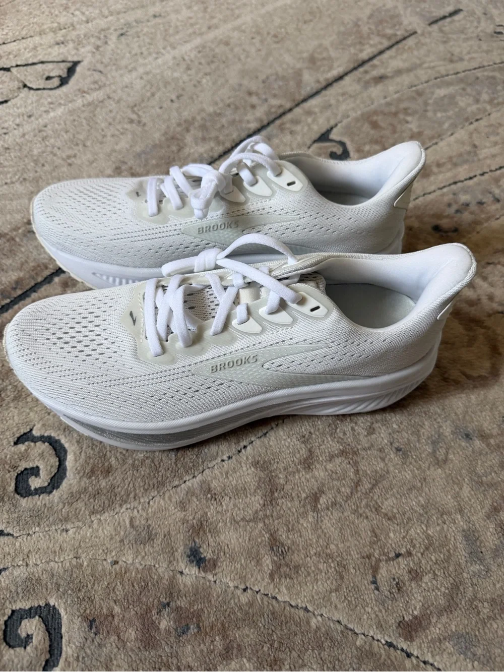 Brooks White Women's Athletic Sneakers – Lightweight Lace-Up Knit. Ghost 17.